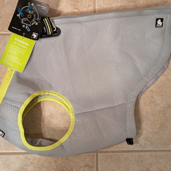 True love Gray and Yellow Dog Cooling Vest NWT - Picture 1 of 6